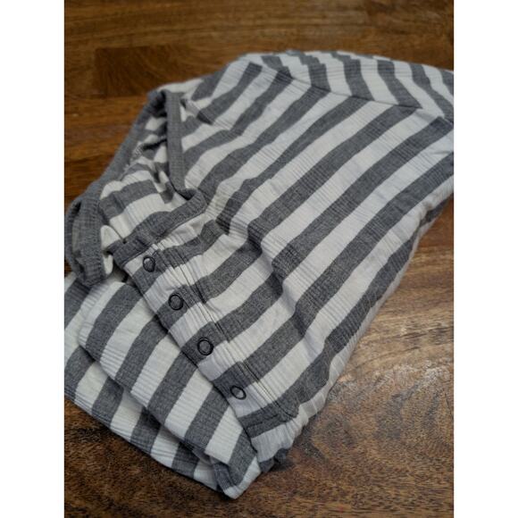 Torrid womens shirt Size 5x 28 Plus Gray White Striped Henley Top Tunic EUC - Picture 11 of 11